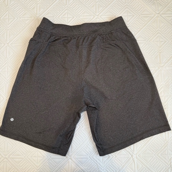 Lululemon Mens Shorts Size L Heathered Dark Gray - Picture 7 of 7